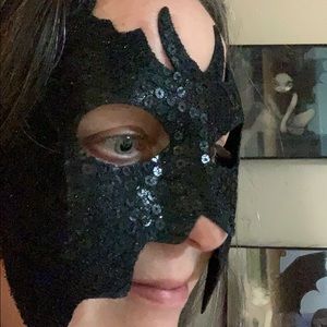 Icing BLACK SEQUINED LACE BAT MASK! YESSS!